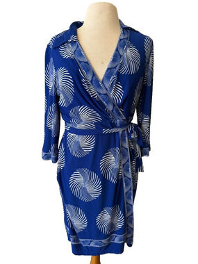 Sandra Darren Blue White Geometric Wrap Dress Lightweight Sz 12P Petite